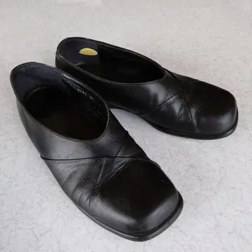 블랙 가죽 슬립온 크로스 디자인