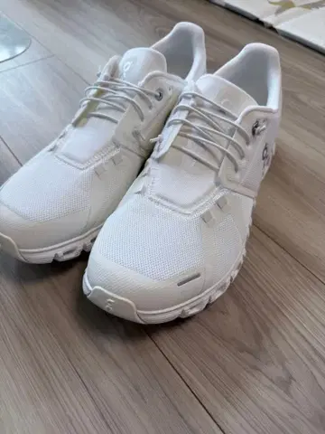 [새상품급] On Cloud 6 화이트 28.5cm