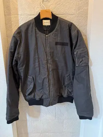 데우스 Deus Ex Machina 봄버 자켓 충전솜 M