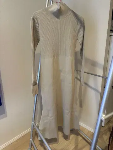 NOBLE 베이지 긴팔 니트 원피스