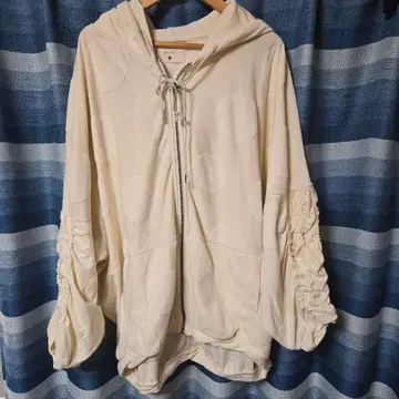 후드 부착 크림색 후드티