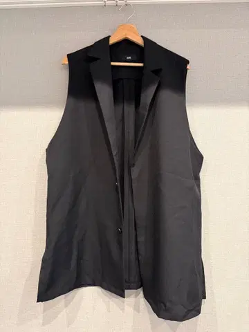 HARE 블랙 슬리브리스 베스트