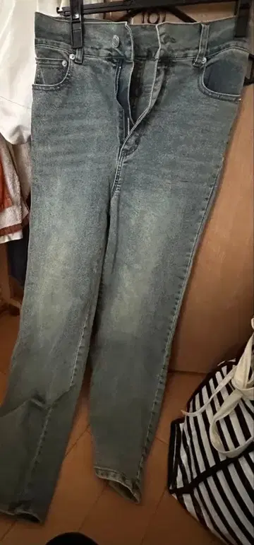 라이트 블루 스트레이트 데님