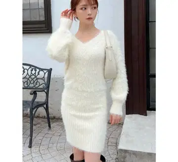 리젝시 샤기 미니 니트 원피스 화이트