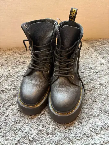 닥터마틴 8홀 23cm