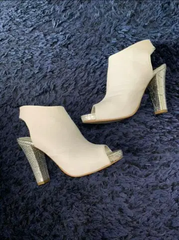 긴자 카네마츠 샌들 화이트 가죽