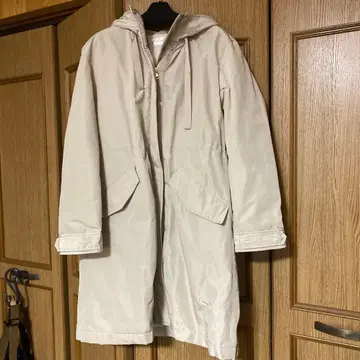 DoCLASSE 후드 부착 베이지 롱 코트