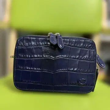네이비 크로커다일 패턴 숄더백
