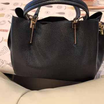 새상품 블랙 가죽 숄더백