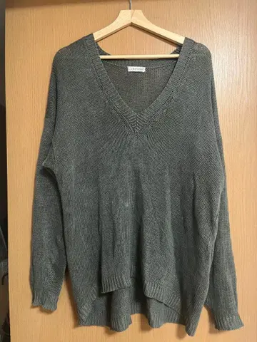 Calvin Klein 그레이 V넥 니트 L