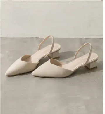 포인티드 백 스트랩 펌프스 LL 사이즈