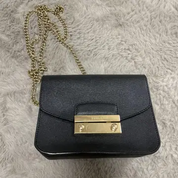 컨디션 최상 훌라 숄더백 메트로폴리스 가죽 블랙 체인 금장 장식