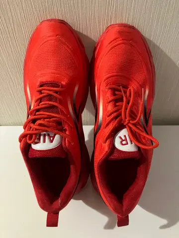 AIR 레드 러닝화