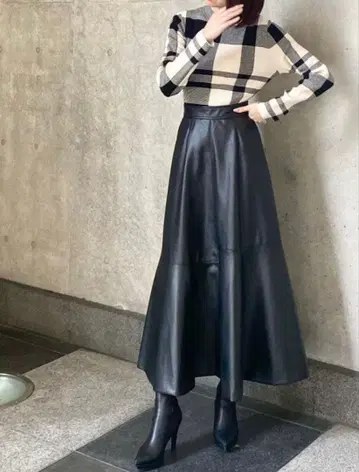 [ 새상품급 ] 코코딜 에코 가죽 플레어 스커트 블랙 M