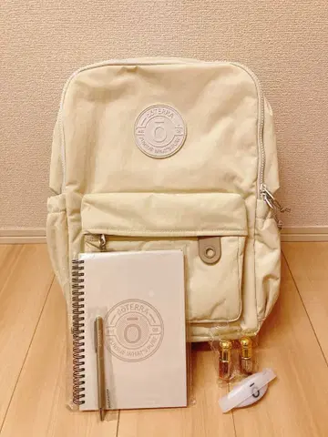 도테라 2025 컨벤션 네이비 크림색 백팩 외