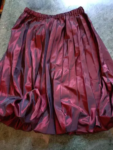 새상품 노코오노 와인 레드 새틴 플리츠풍 벌룬 스커트 무릎 기장