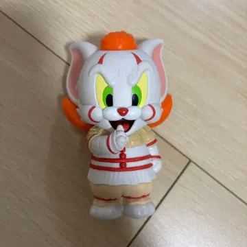 톰과 제리 워너 브라더스 100주년 기념 페니와이즈 피규어