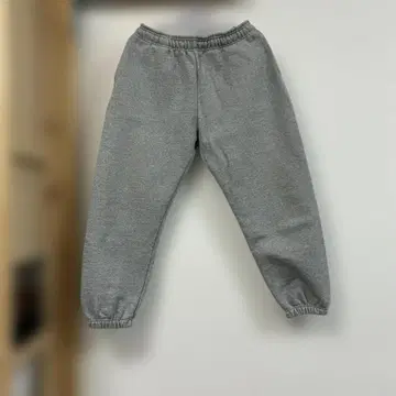 그레이 맨투맨 조거 팬츠 백 포켓 부착