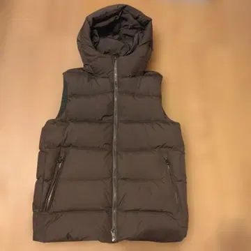 젬블 후드 부착 다운 베스트 사이즈 L 상태는 좋은 편입니다