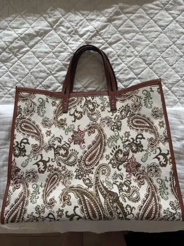 A VACATION 페이즐리 무늬 토트백