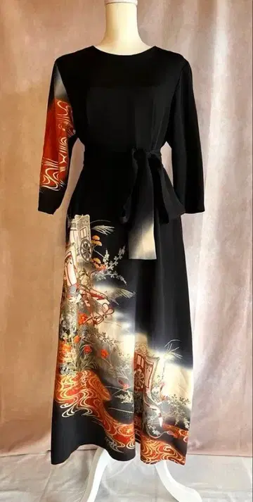 기모노 리메이크 블랙 전통 예복 기모노 롱 원피스 고쇼구루마 골드