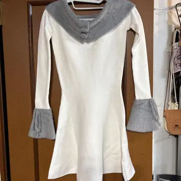 화이트 V넥 니트 원피스