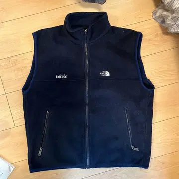 THE NORTH FACE x volvic 플리스 베스트 M 네이비