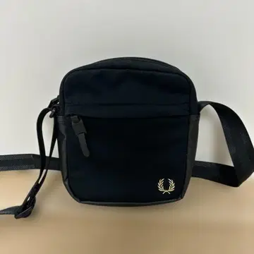 블랙 숄더백 사코슈