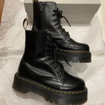 새상품급 Dr.Martens 닥터마틴 JADON 8홀 부츠
