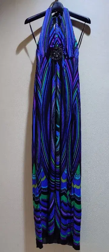 하루타 넥 슬리브리스 원피스