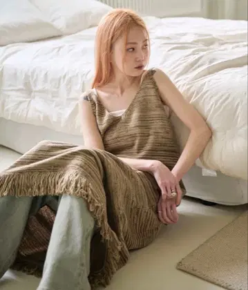 UNE MANSION 태슬 V넥 니트 롱 원피스