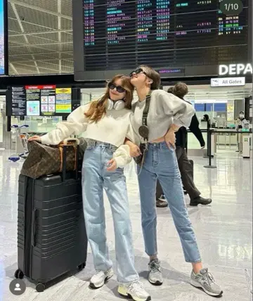 [ 새상품급 ] mavimoon 크롭 후드티 블랙