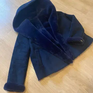 구 콤뮨 GOUT COMMUN 무스탕 코트