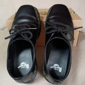 Dr. Martens UK5 스퀘어 토