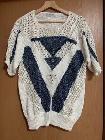 기하학 패턴 반팔 니트 화이트 네이비