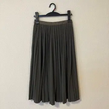 natural beauty 올리브 그린 플리츠 스커트 사이즈 36