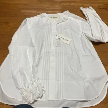 THE SHNZO N E 컷워크 레이스 블라우스