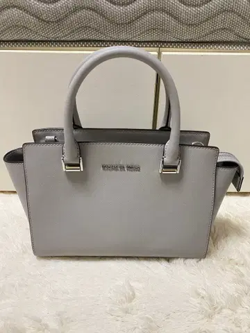 MICHAEL KORS 그레이 숄더백