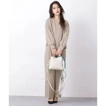 베이지 긴팔 상의와 스커트 세트 M 그레이지