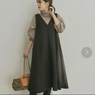 어반 리서치 블랙 원피스 V넥 오버롤 스커트