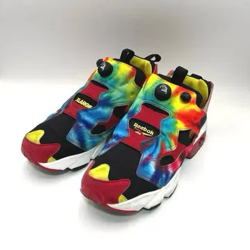 XLARGE x Reebok Instapump Fury OG 스니커즈