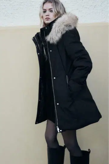 ZARA 블랙 퍼 달린 다운 자켓