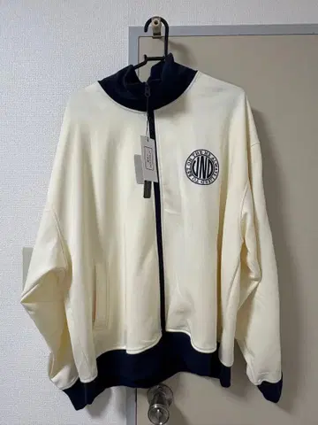 HALHAM L 사이즈 가슴 자수 사이드 라인 트랙 자켓 완판템