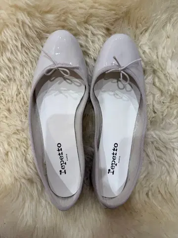 Repetto 화이트 계열 페이턴트 플랫슈즈 사이즈 40 프랑스제