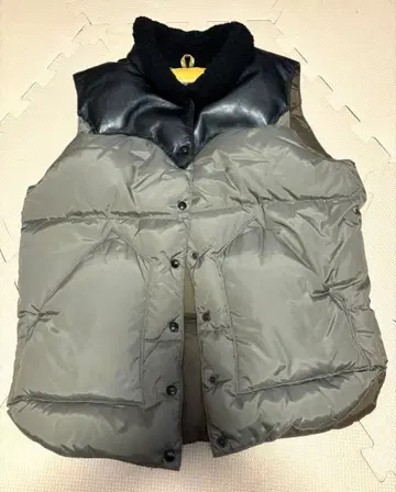 다운 베스트 퀼팅 베스트 카키 x 블랙