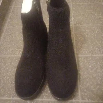 Hawkins 퍼 소재 지퍼 달린 숏부츠 블랙