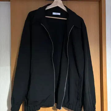 블랙 집업 점퍼