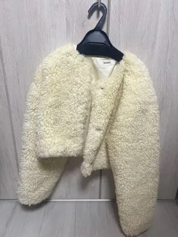 SNIDEL Sustaina 숏 보아 코트