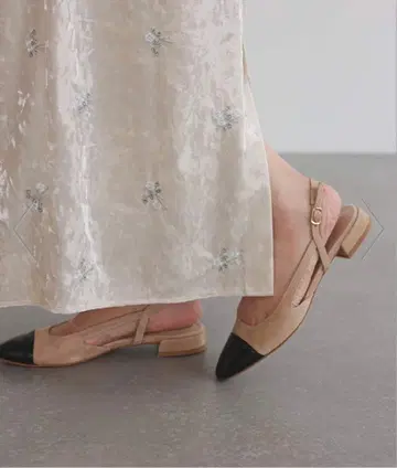 SLOBE IENA 페이턴트 백 슬링 펌프스