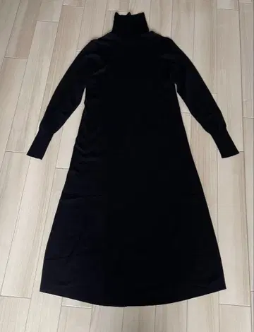 유니클로+J 블랙 니트 터틀넥 원피스